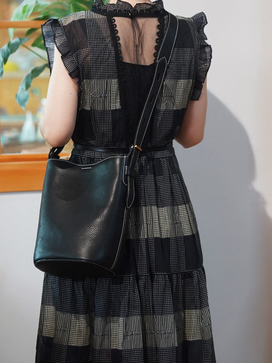 Plant-taned cowhide bucket bag - Image 3