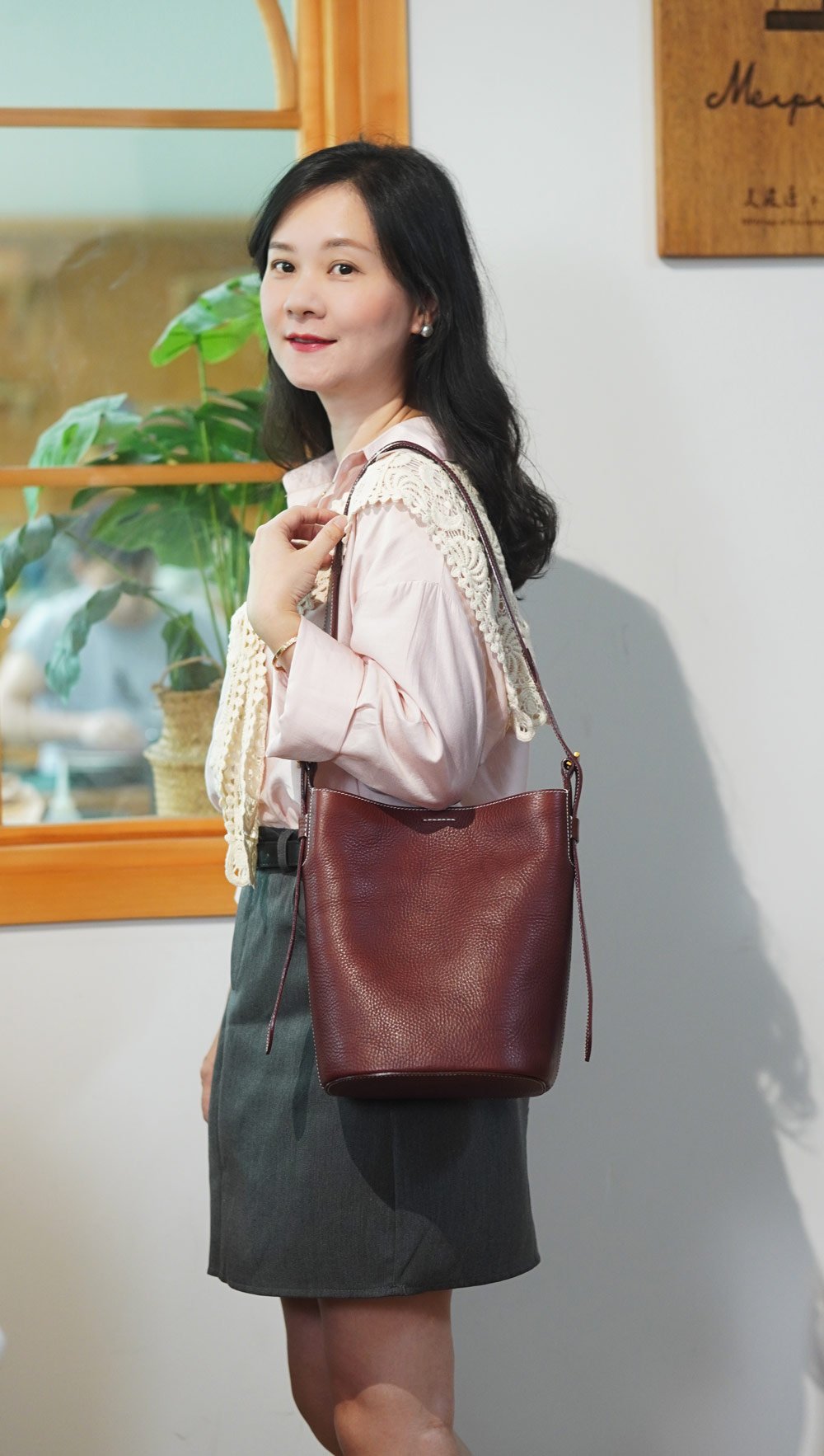 Plant-taned cowhide bucket bag - Image 8
